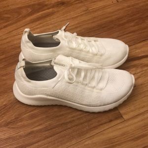 AETREX Carly white pull on sneakers stretch 7.5